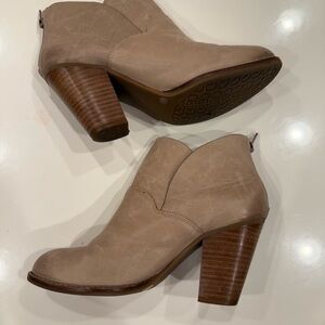 GB Tan Women’s Ankle Booties Size 7.5
Good Condition